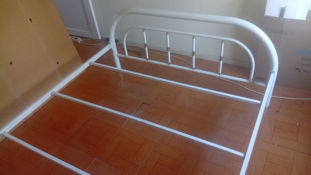 Cama de casal em ferro