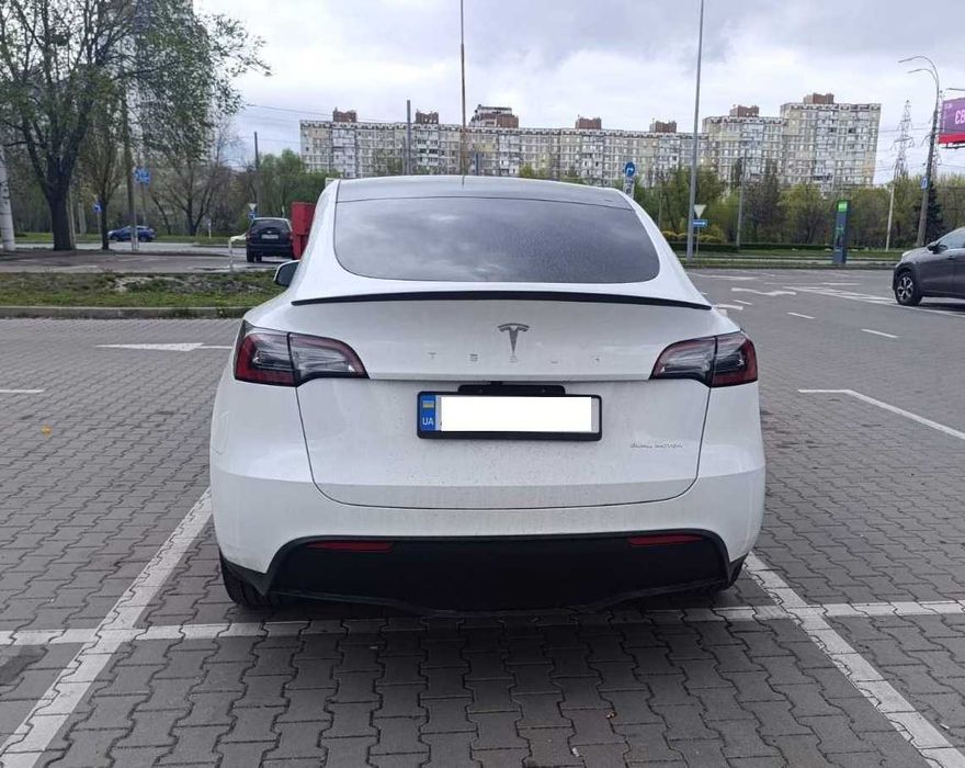 Продам Tesla Y 2024 рік Long Range Dual Motor Ціла безпека!Ціле авто!