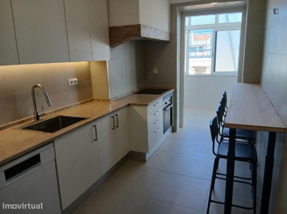 Quarto - localizado em Penha de França Lisbon