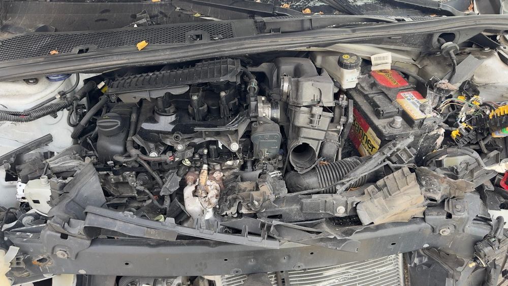 Peugeot 208 de 2021 gasolina para peças