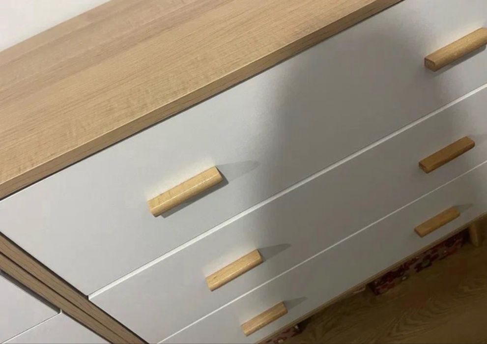 Duas cómodas iguais estilo escandinavo