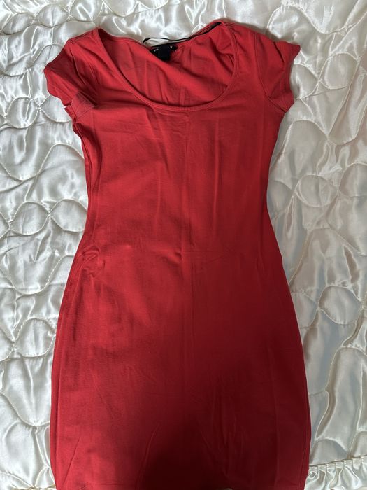Vestido vermelho da h&m usado algumas vezes