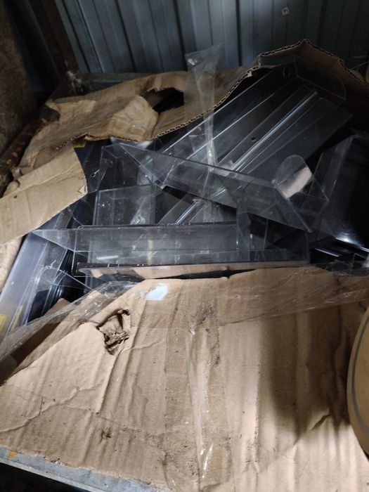 Przegródki plastikowe z magnesem.