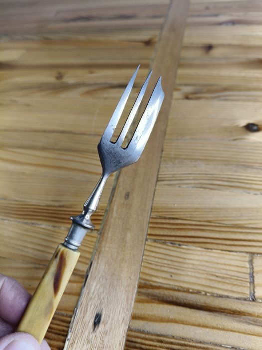 Stary ozdobny widelczyk do ciasta PRL 75