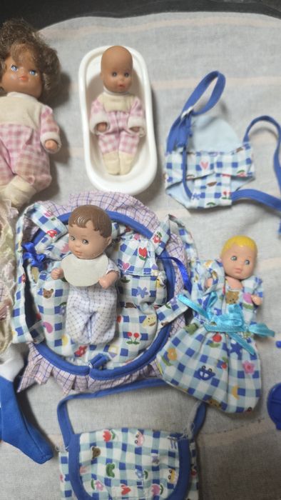 Bonecos vintage com acessórios