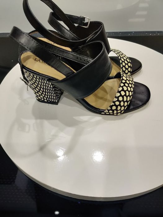 Sandałki na słupku Lasocki