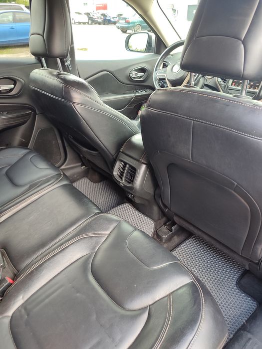 Продам jeep  CHEROKEE