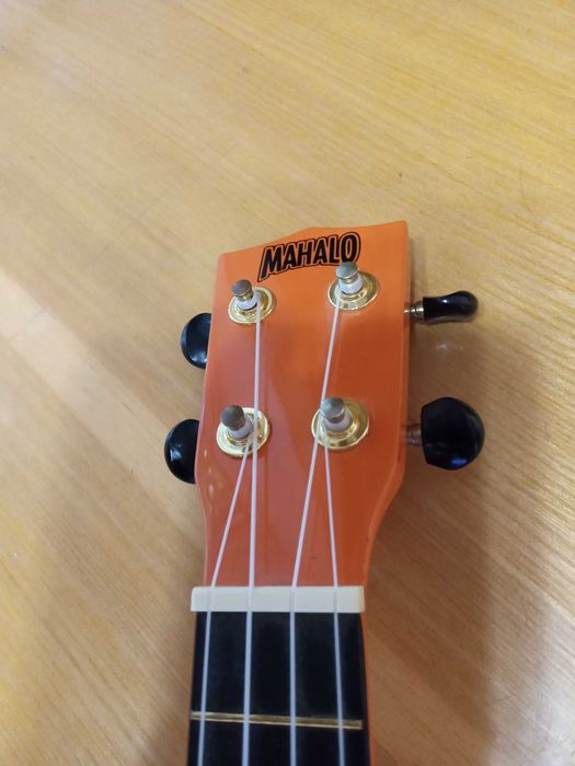 Продам гавайскую гитару кукулеле