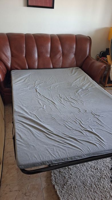 Sofá cama em pele excelente estado