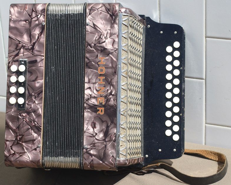 Concertina da marca HOHNE