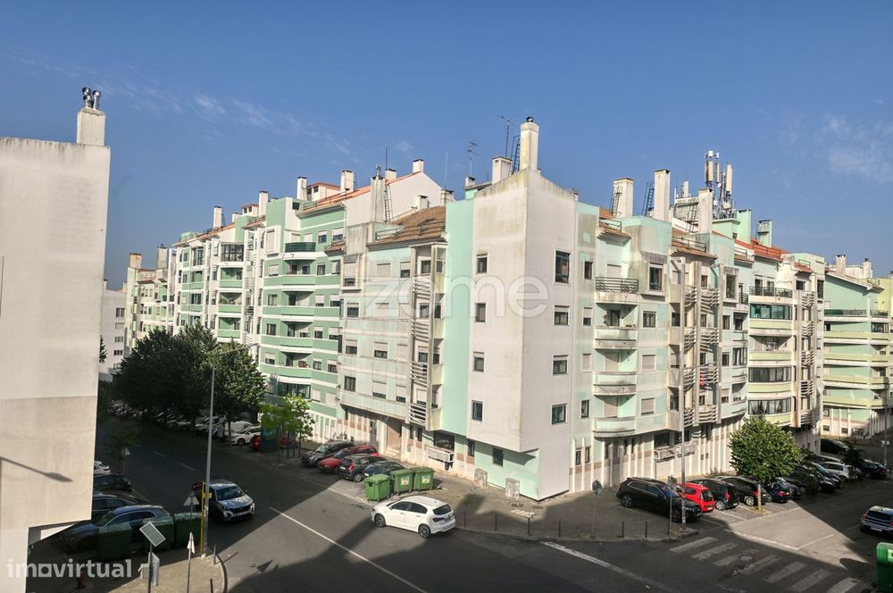 Apartamento T3 com parqueamento | Urbanização da Cavaleira, Algueir...