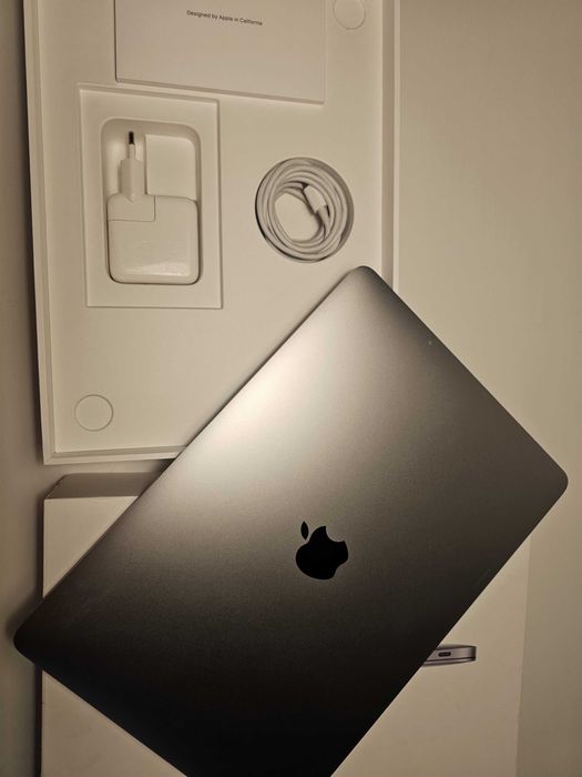 Macbook Air M1 w pełni sprawny, zadbany