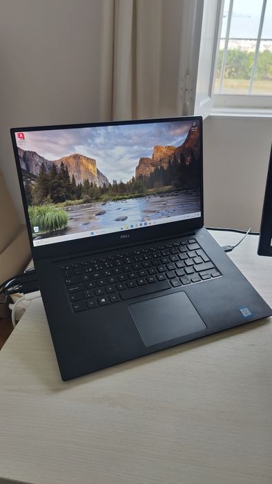 Dell XPS 15 7590 I7-9750H