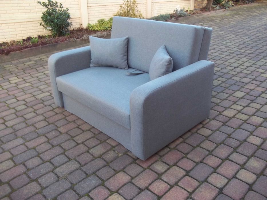 Sofka-fotel-proste rozkładanie/równa powierzchnia spania/pojemnik