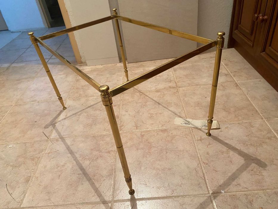Mesa de apoio metálica dourada