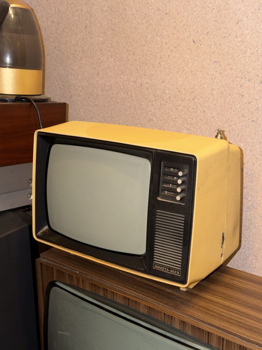 Retro telewizor prl