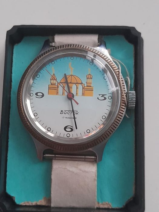 Nowy radziecki nakręcany zegarek Boctok
