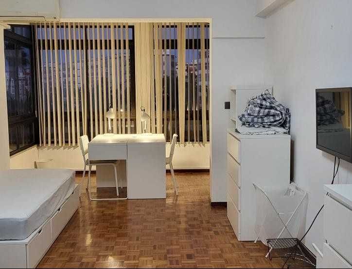 Quarto individual ou duplo Oeiras para estudantes, bem localizado, muita luz, ambiente sossegado
