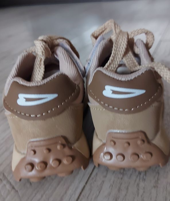 Кросівки дитячі модні