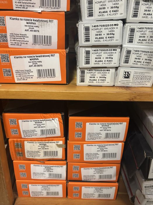17 kpl-ów: Klamka VDS WARNA, R67, kwadratowa rozeta