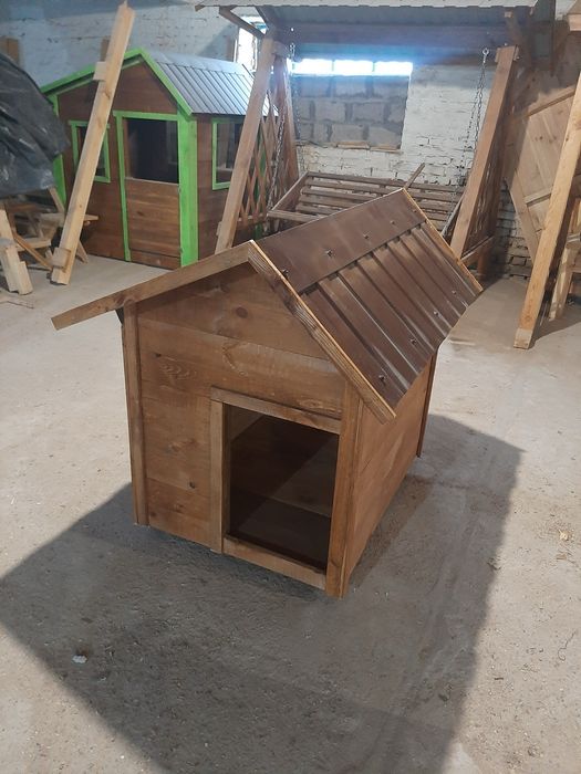 Будка для собак та котів