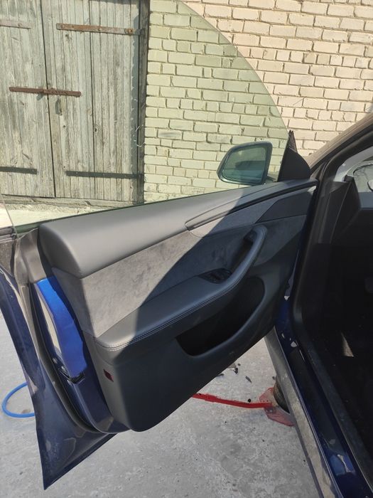 Пластик салону Tesla Model Y Juniper 2025-2026