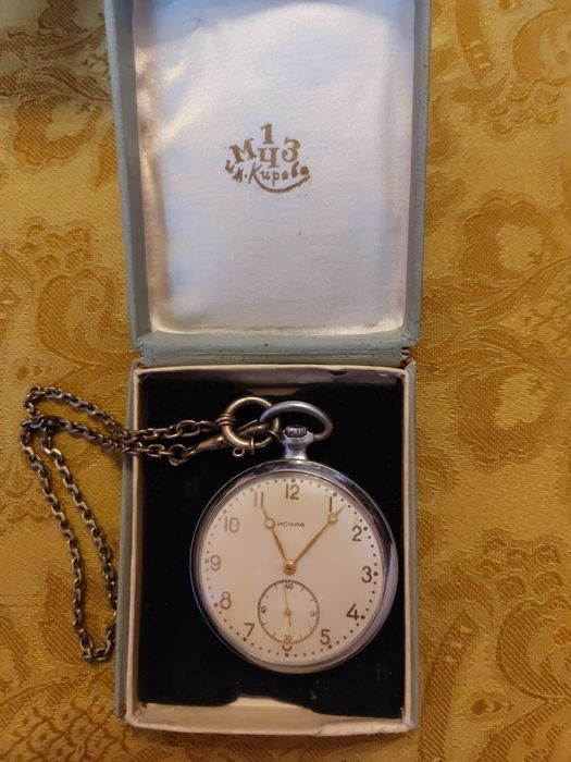 Кишеньковий годинник ,,Искра''