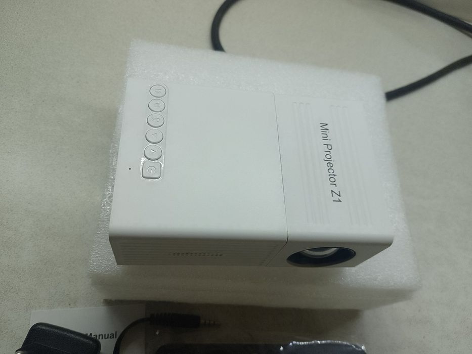 Продам новый проектор лед мини