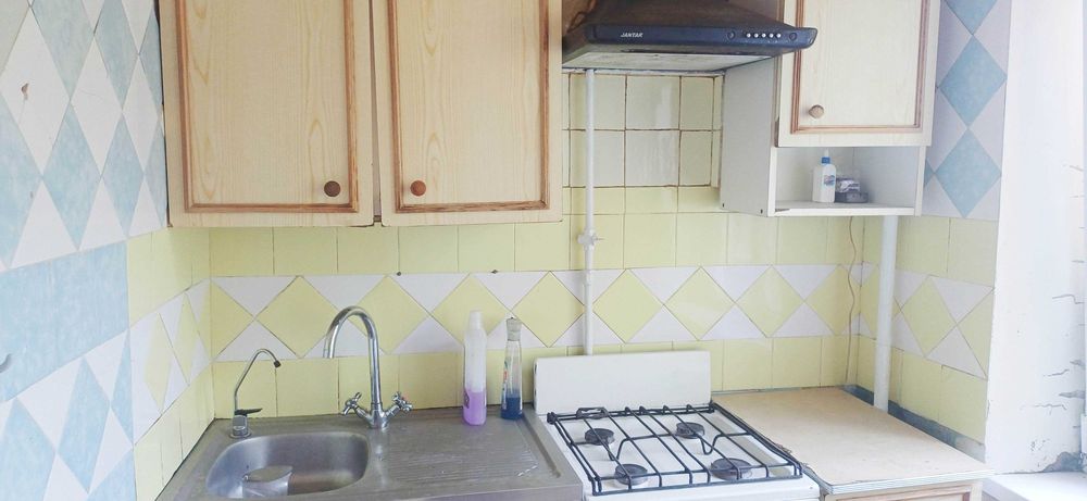 продам 2 кімнатну квартиру бул. Центральний