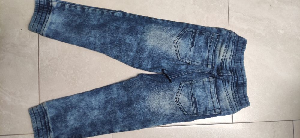 Spodnie jeansy r.110/116