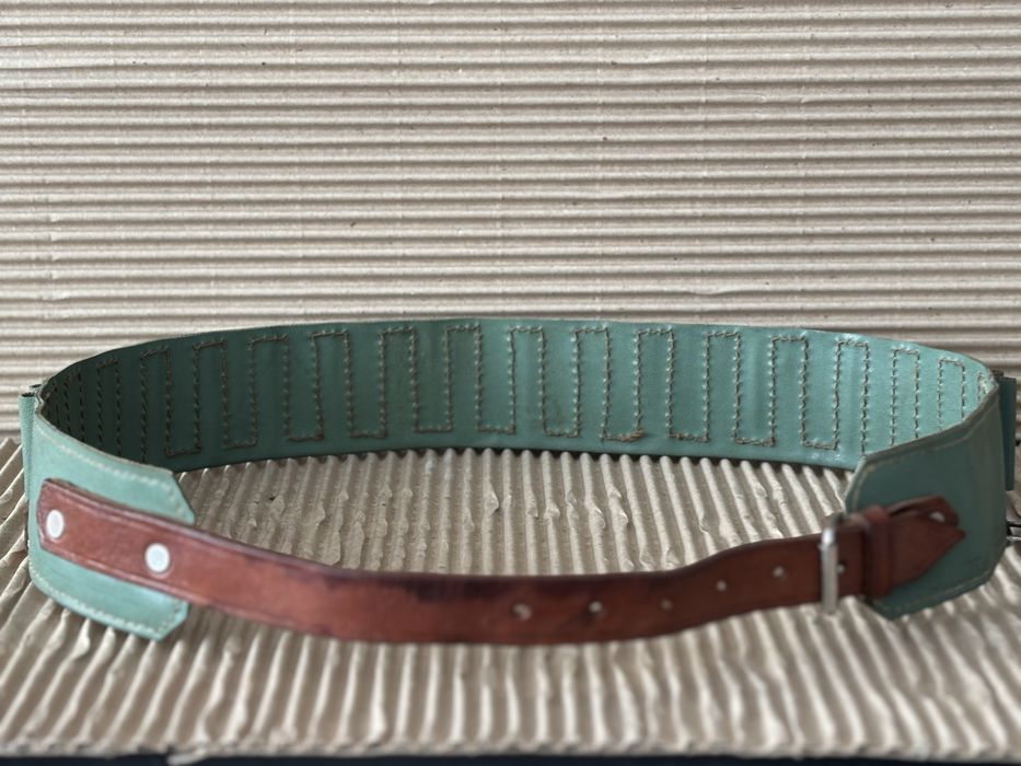 Cartucheira em pele verde