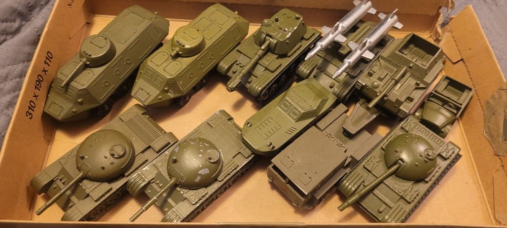 Zestaw 20 radzieckich pojazdów wojskowych