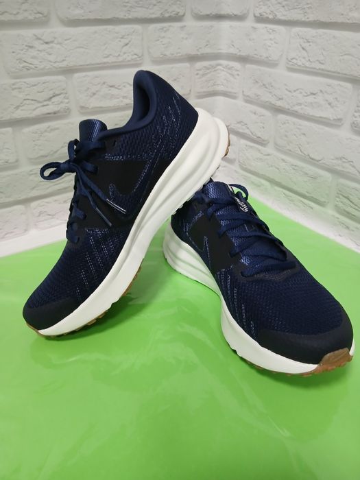 чоловічі бігові кросівки Nike Run Defy (модель HM9594-004)