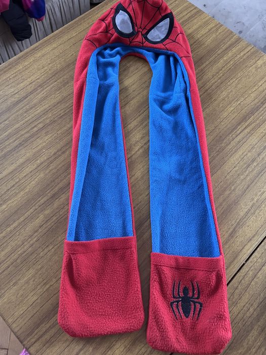 Шапка людина павук