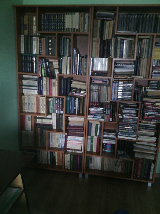 Полная распродажа библиотеки.