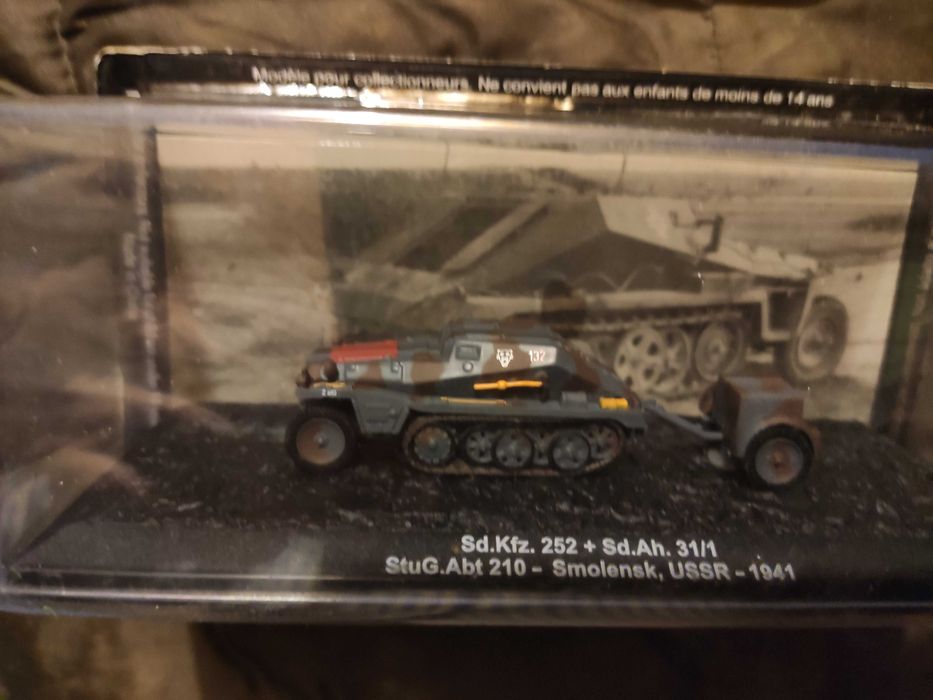 7 modelos carros combate coleção De Agostini em caixa de acrílico