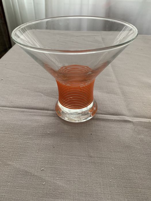 Келихи з прозорого скала виробництва Франціі