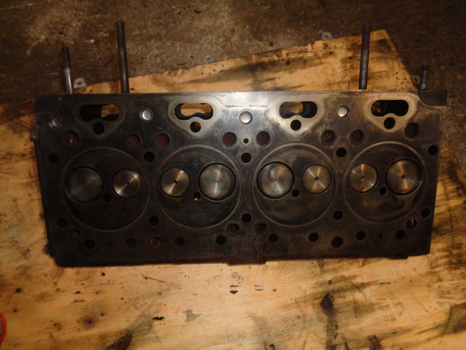 Głowica silnika  4-cylindrowego Perkins 1004-40/1004-4 AA/AB/AP