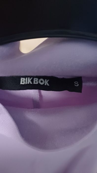 Bluzka z odkrytymi plecami