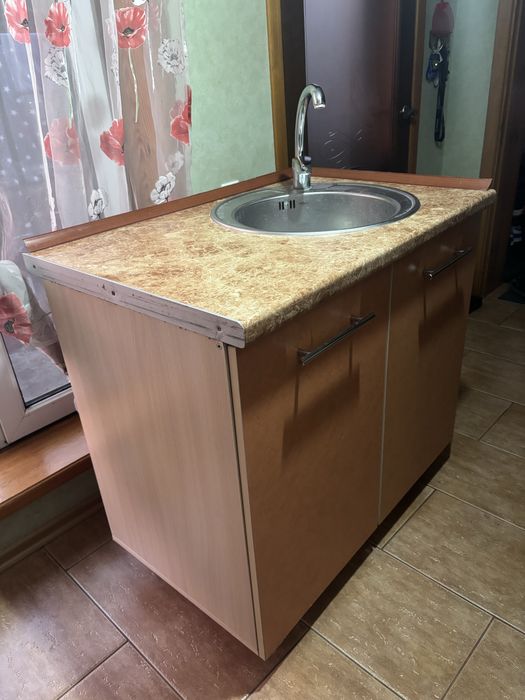 Тумба на кухню із  мийкою та змішувачем