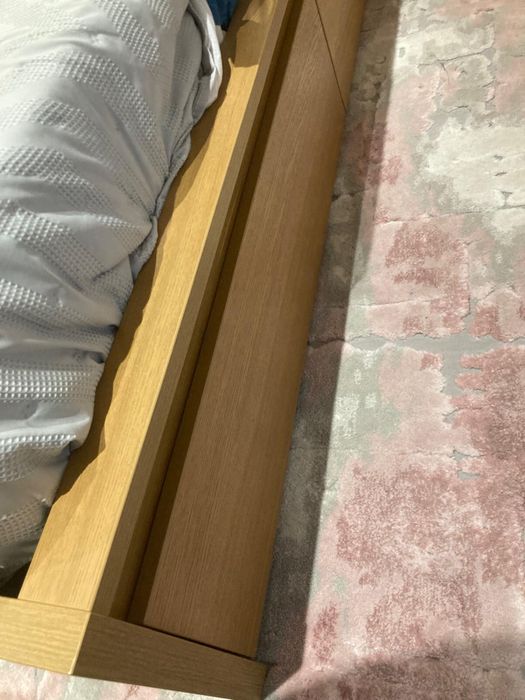 Cama casal 160x200, 4 gavetoes de arrumacao e estrado