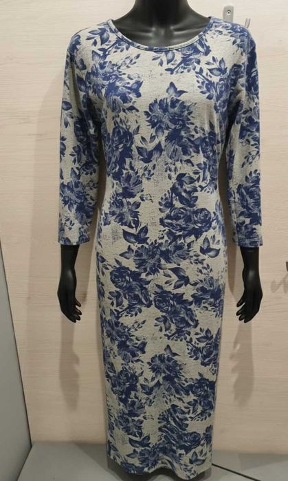 Szara sukienka w niebieskie kwiaty midi