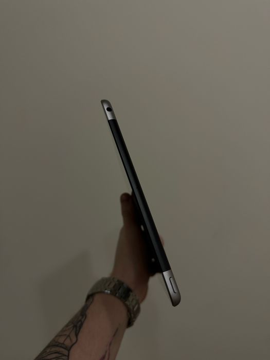 Apple iPad 6 (6th generation) Wi-Fi + LTE 128GB