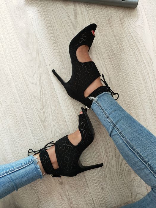 Sandałki Stradivarius wysokie rozmiar 38