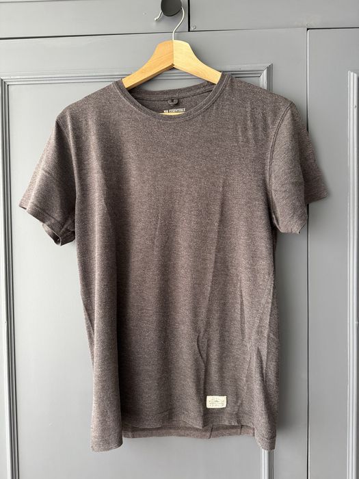 T-shirt básica cinzenta – estilo casual (tamanho S)