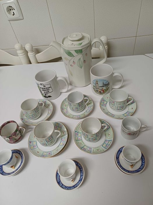 Serviços de chá ou café com bule e canecas