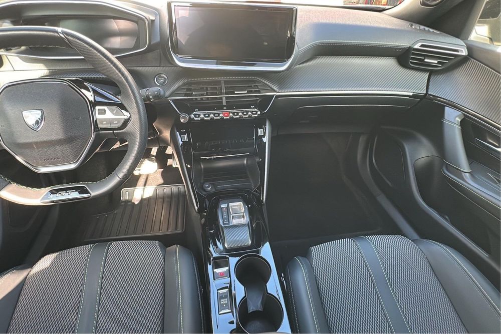 Peugeot e-2008 GT Elétrico / 2025 / 5000km