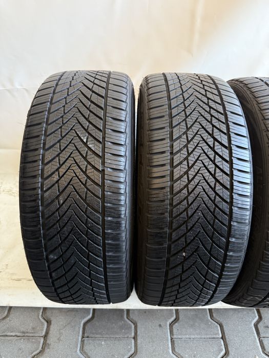 225/45/19 TracMax All Season 96Y