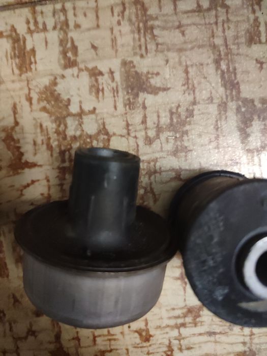 Продам сайленблоки рычага Опель омега