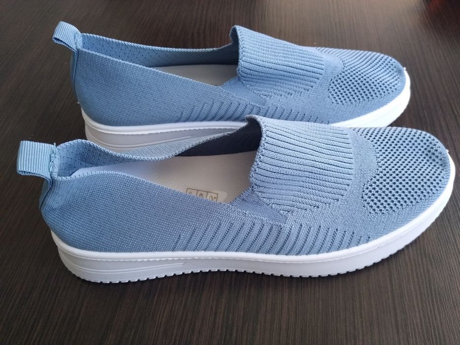 Nowe wsuwane trampki rozm.40